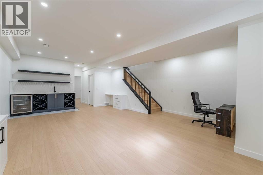 3925 74 Street NW — photo 33