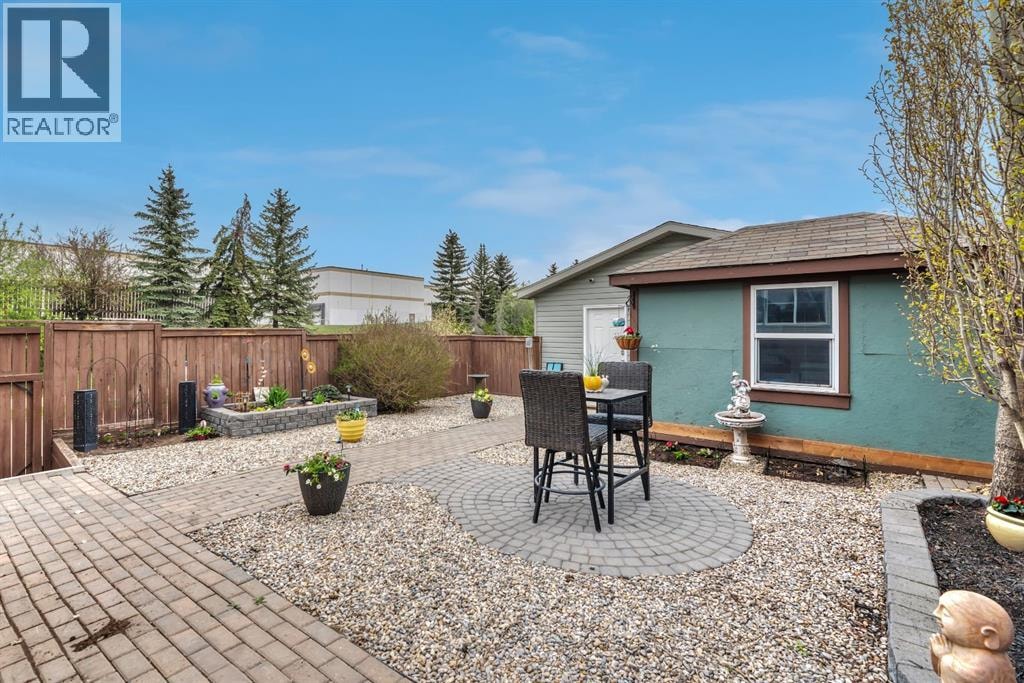 250 Prestwick Close SE — photo 47