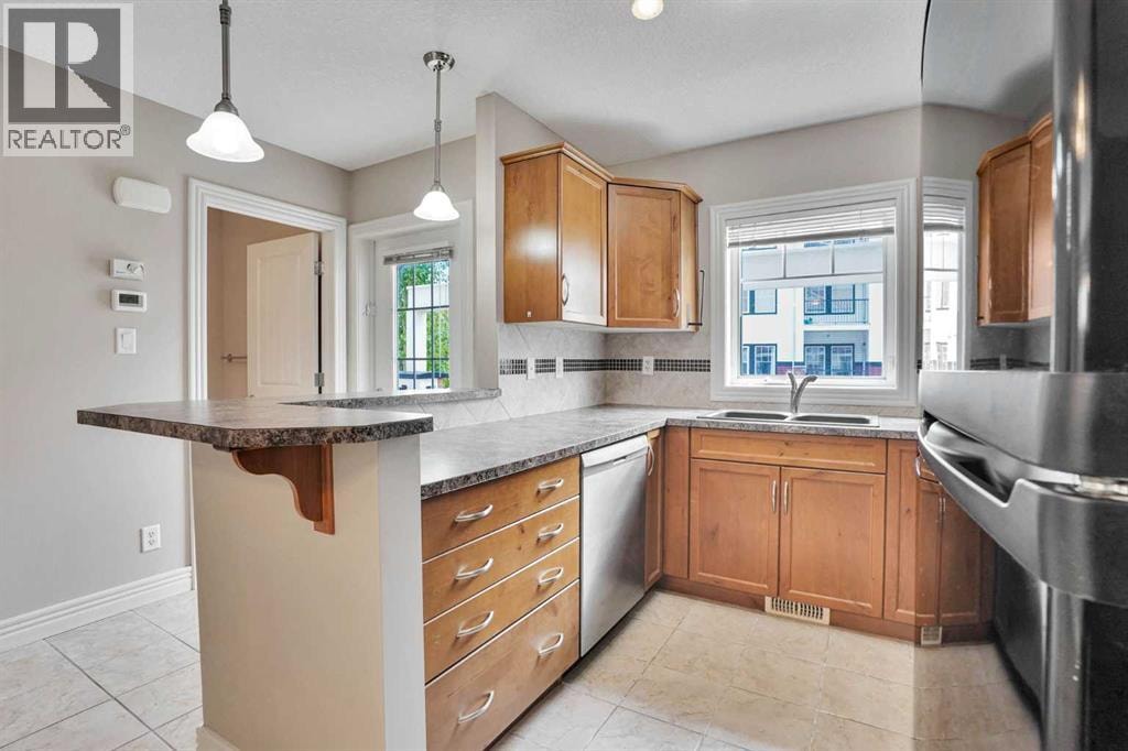 19 Royal Oak Plaza NW — photo 28