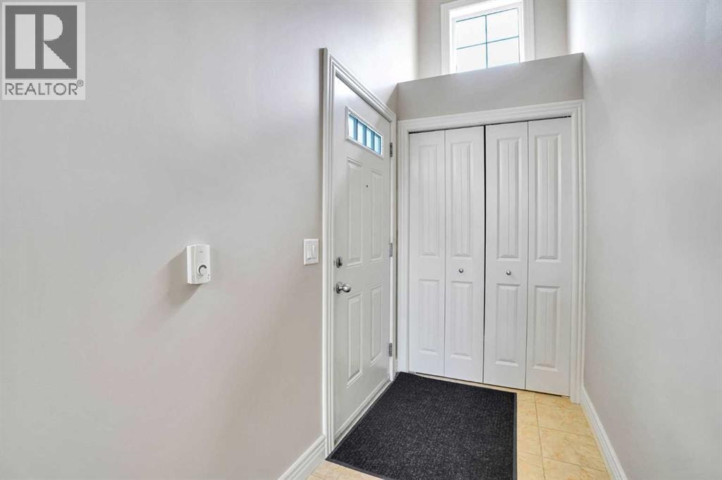 19 Royal Oak Plaza NW — photo 18