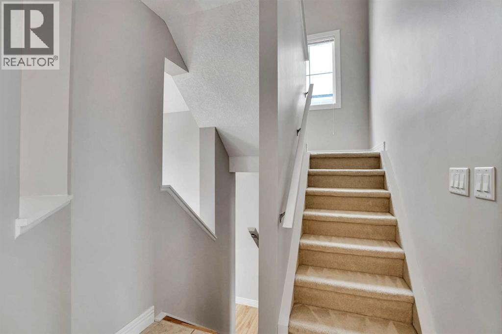 19 Royal Oak Plaza NW — photo 32