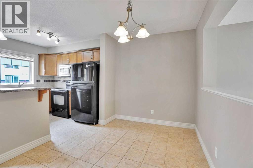 19 Royal Oak Plaza NW — photo 25
