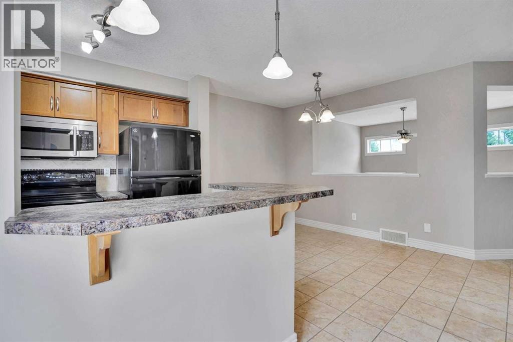 19 Royal Oak Plaza NW — photo 29
