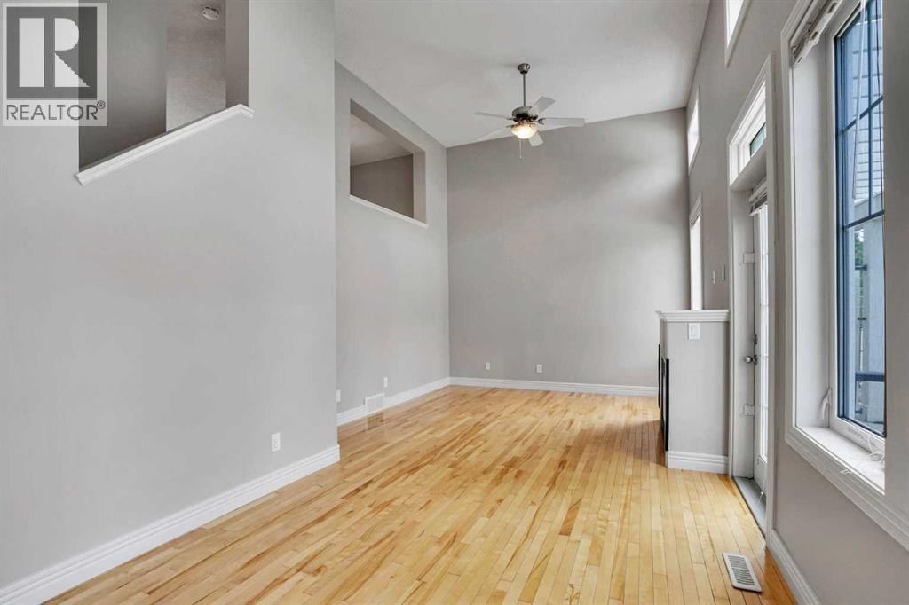 19 Royal Oak Plaza NW — photo 21