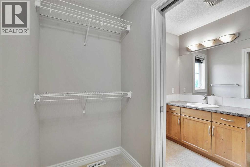 19 Royal Oak Plaza NW — photo 34