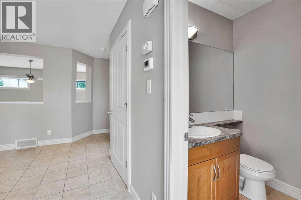 19 Royal Oak Plaza NW — photo 31