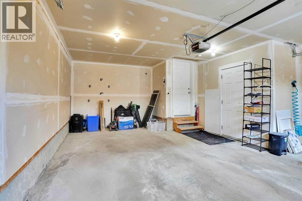 19 Royal Oak Plaza NW — photo 40