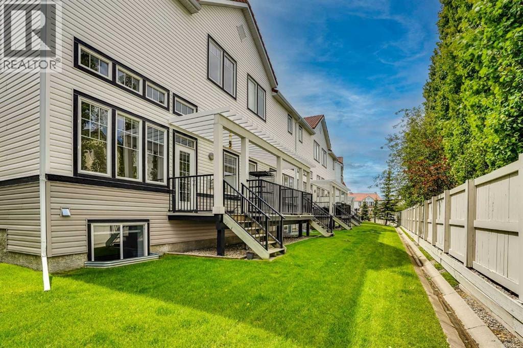 19 Royal Oak Plaza NW — photo 43