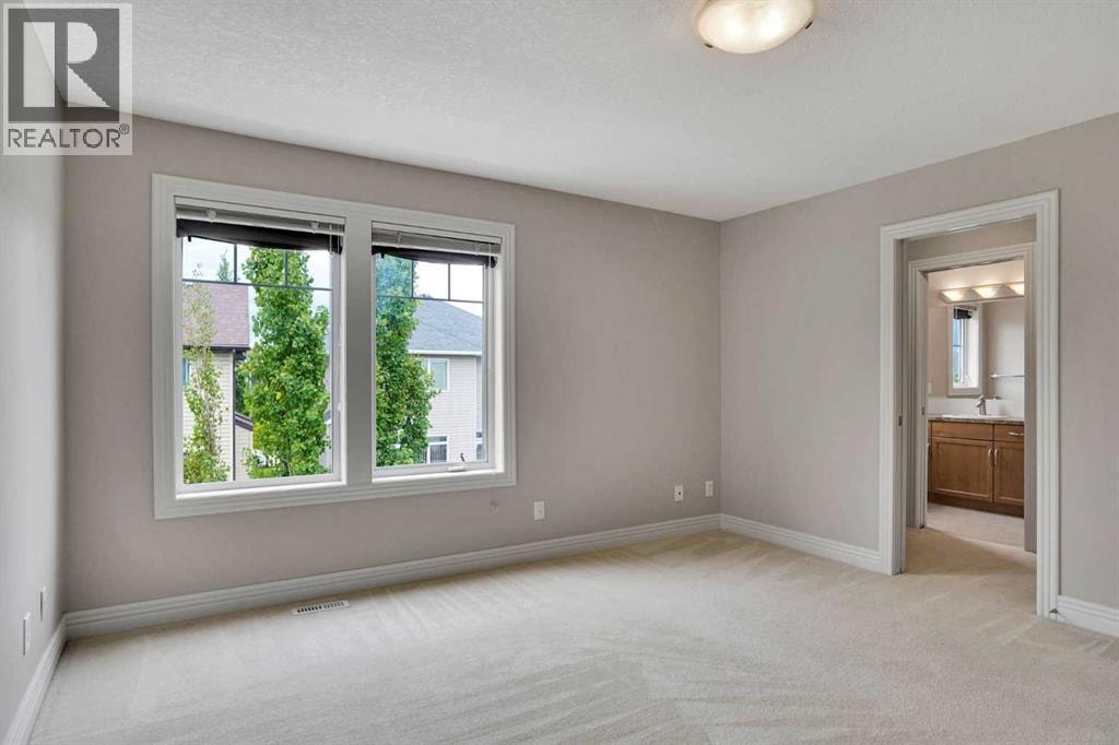 19 Royal Oak Plaza NW — photo 33