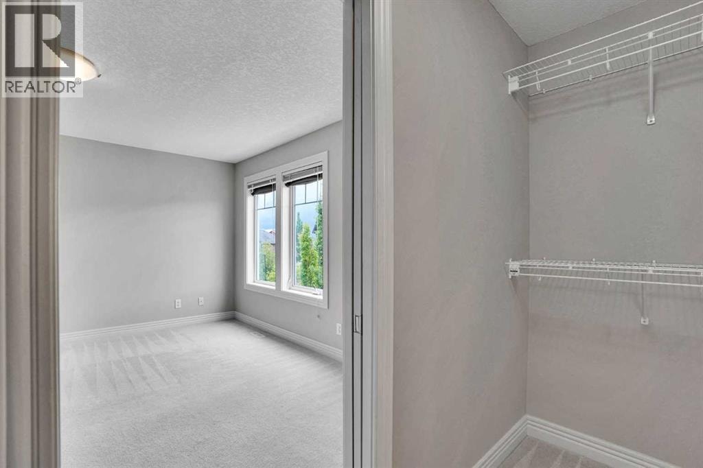 19 Royal Oak Plaza NW — photo 35