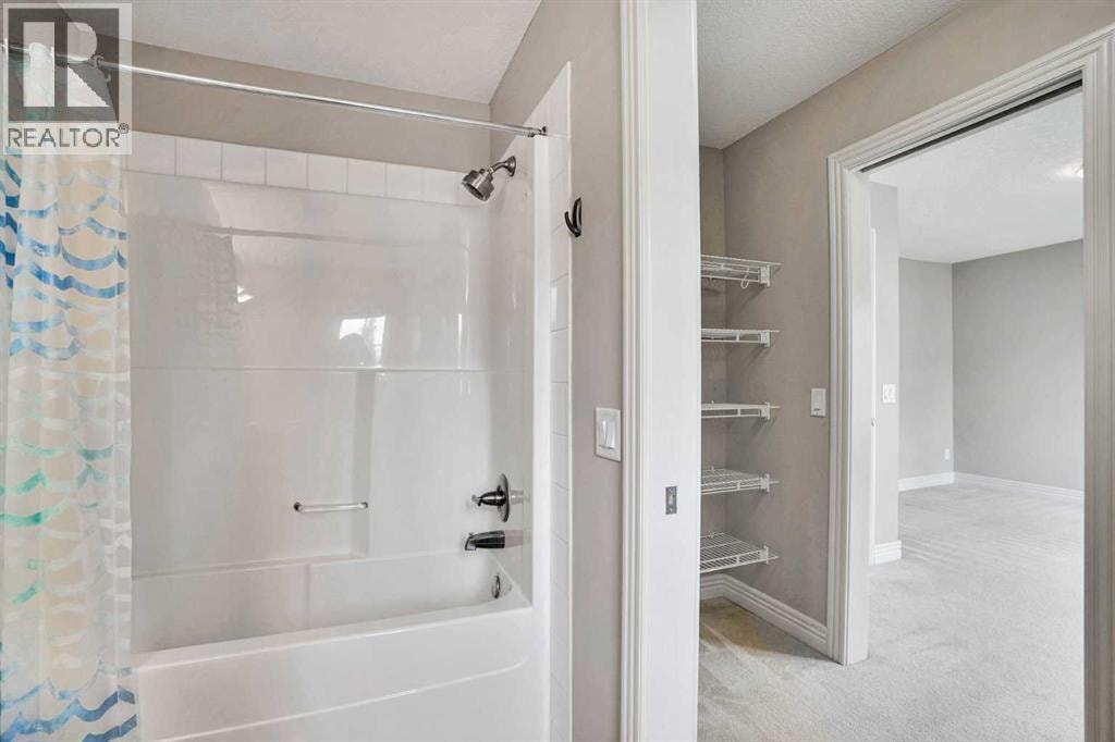19 Royal Oak Plaza NW — photo 37