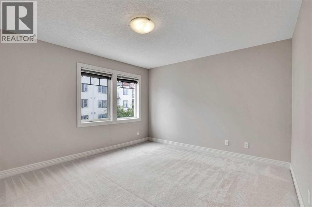 19 Royal Oak Plaza NW — photo 39