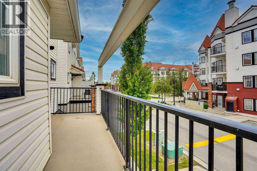 19 Royal Oak Plaza NW — photo 49