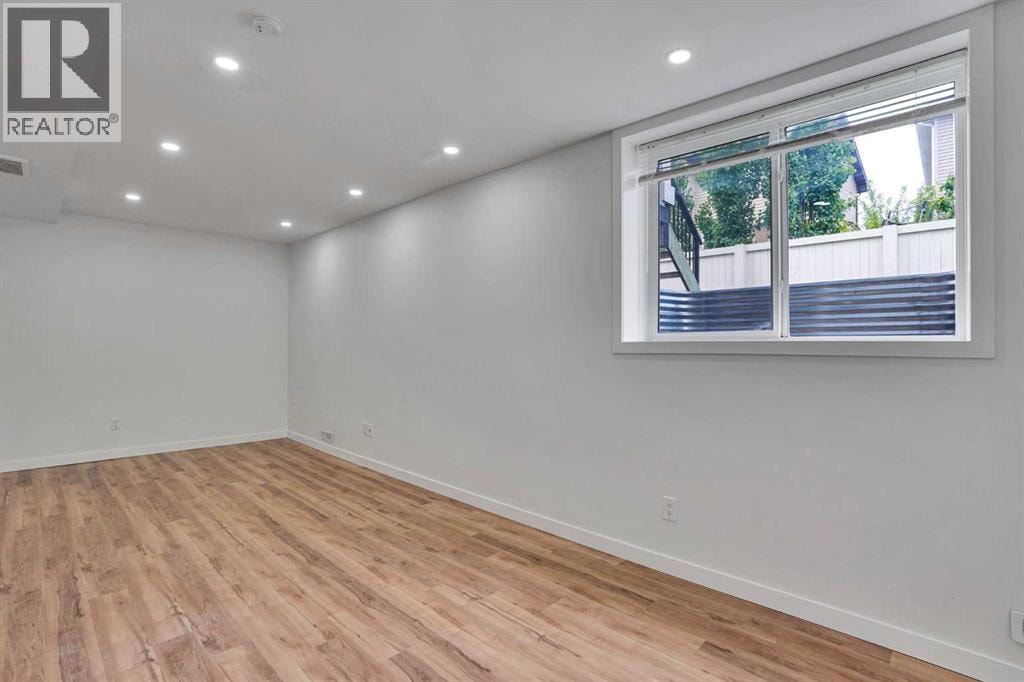 19 Royal Oak Plaza NW — photo 41