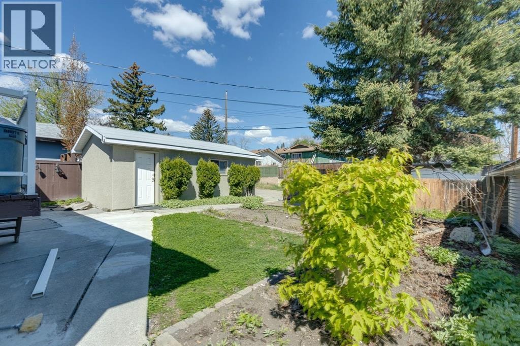 6928 Hunterbow Crescent NW — photo 30