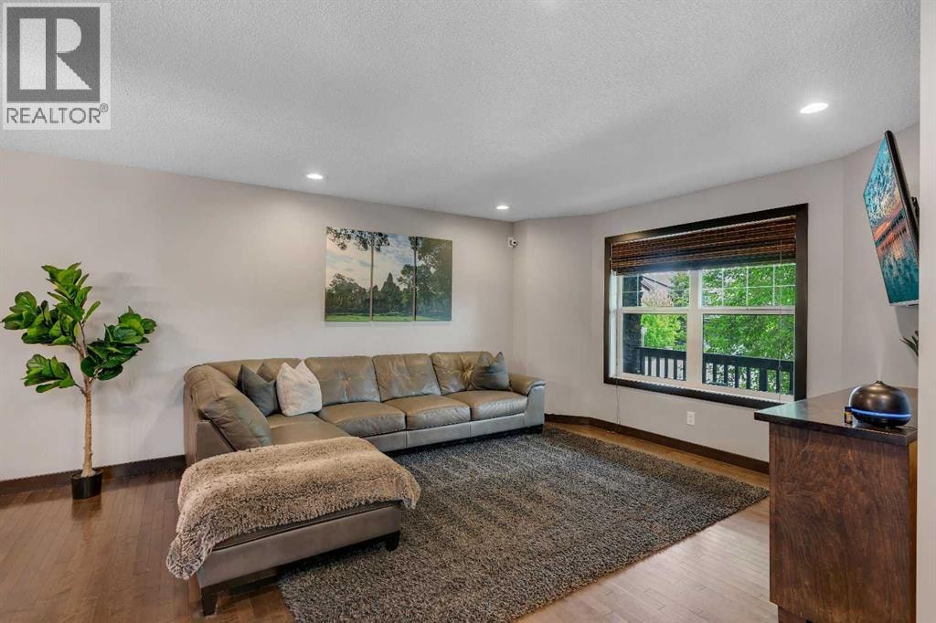 91 Panora Square NW — photo 6