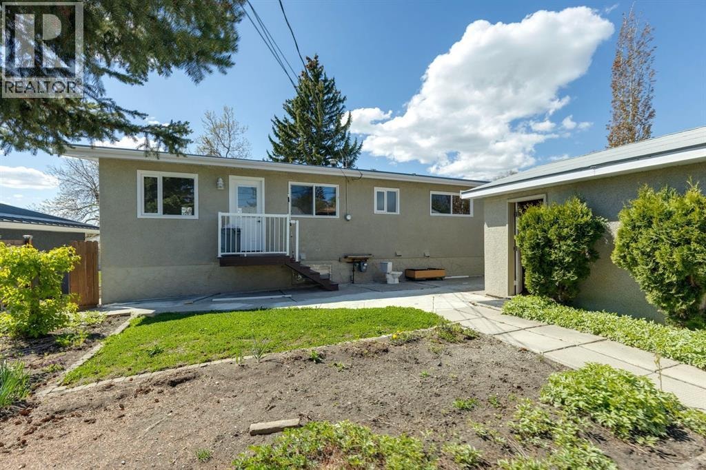 6928 Hunterbow Crescent NW — photo 32