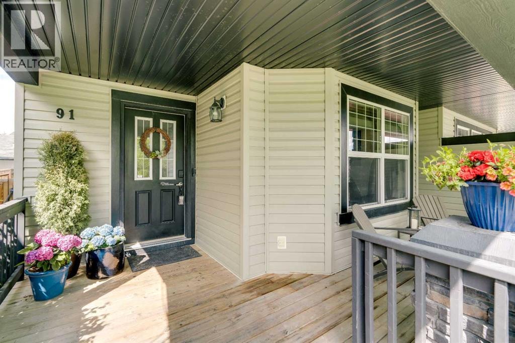 91 Panora Square NW — photo 3