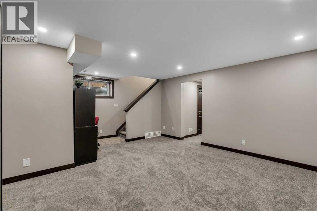 91 Panora Square NW — photo 37