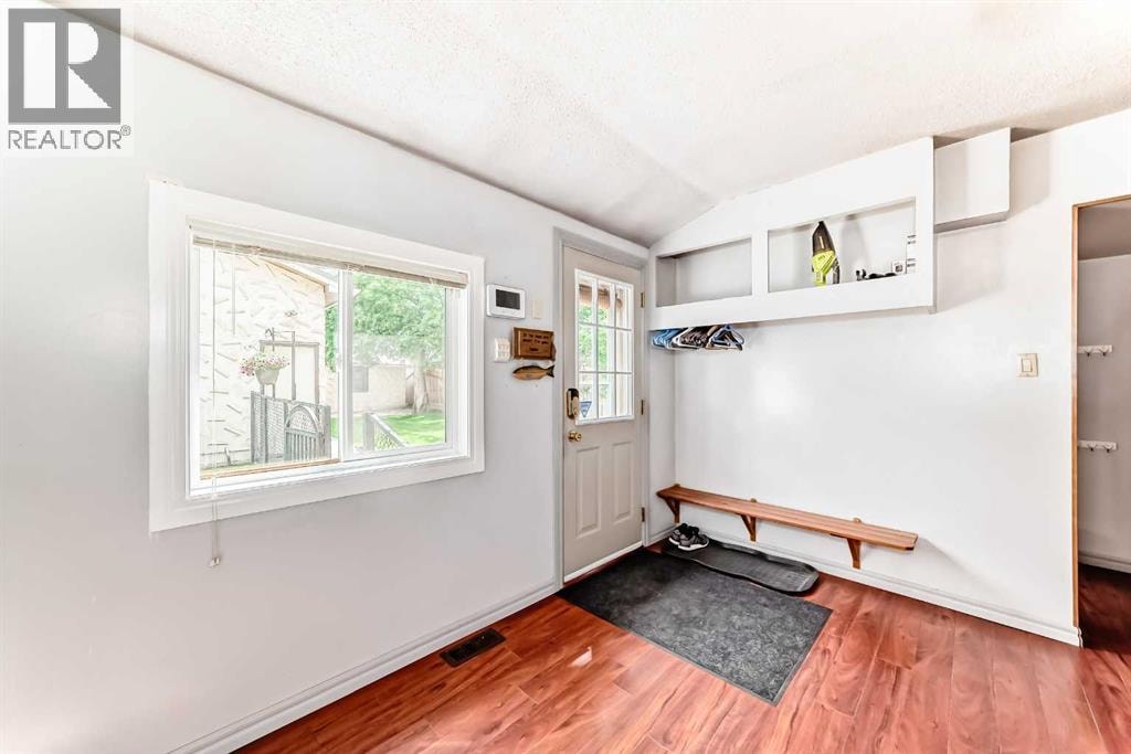 85 Elma Street W — photo 24