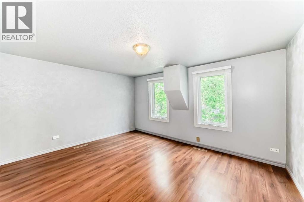 85 Elma Street W — photo 33