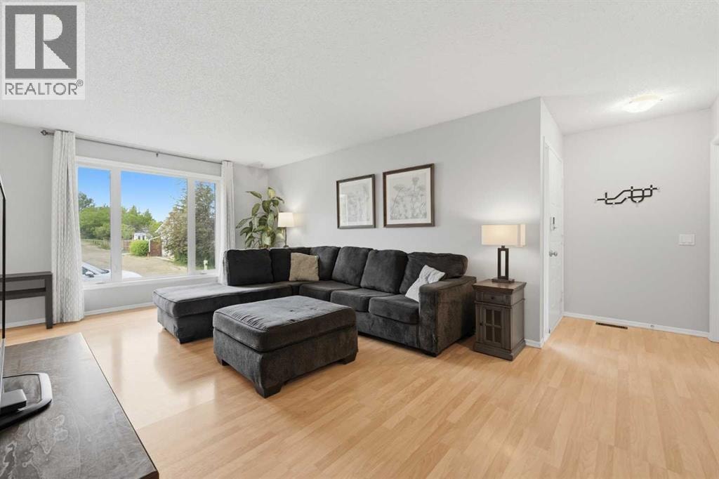 32 Beddington Rise NE — photo 3
