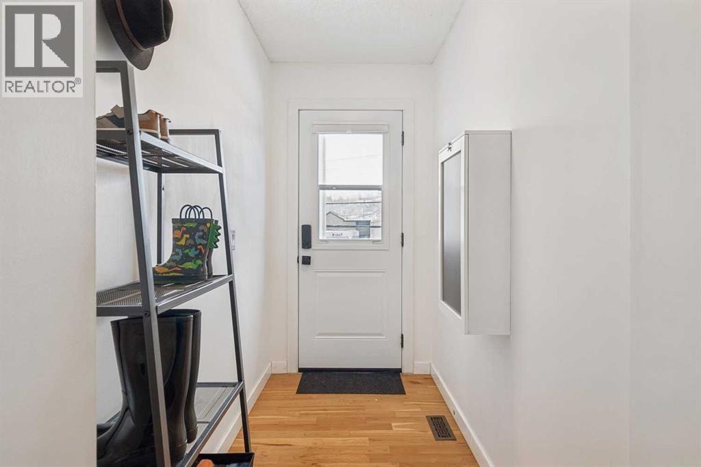 2621C 1 Avenue NW — photo 15
