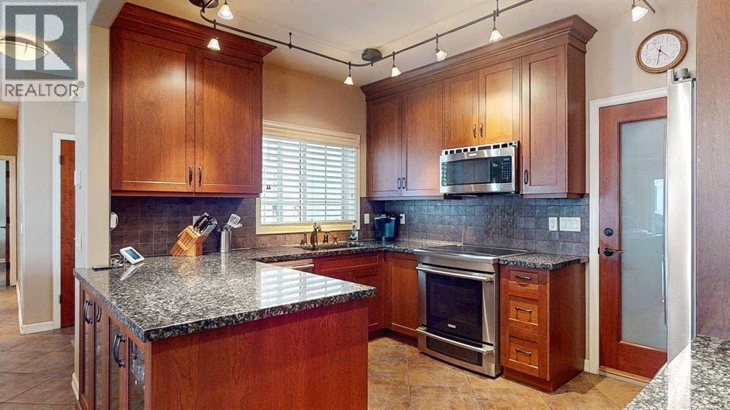 604, 1997 Sirocco Drive SW — photo 3