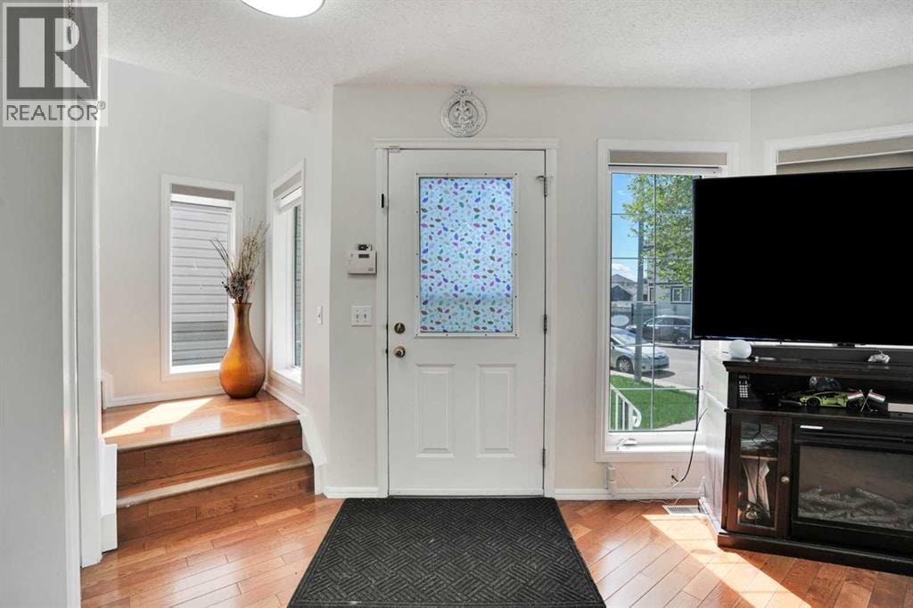 143 Taralea Gardens NE — photo 4