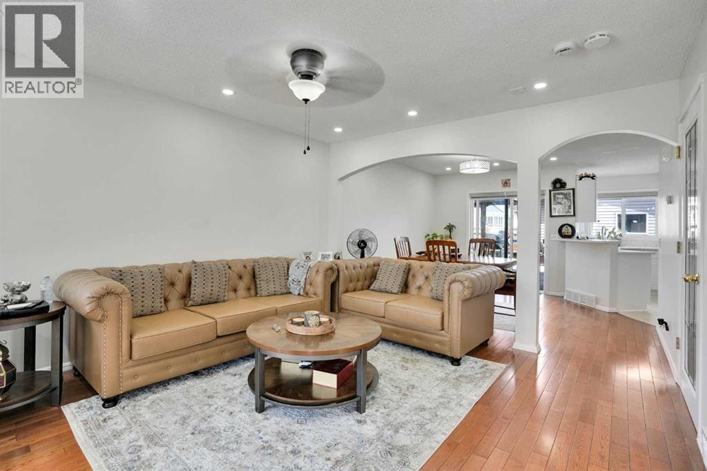 143 Taralea Gardens NE — photo 5