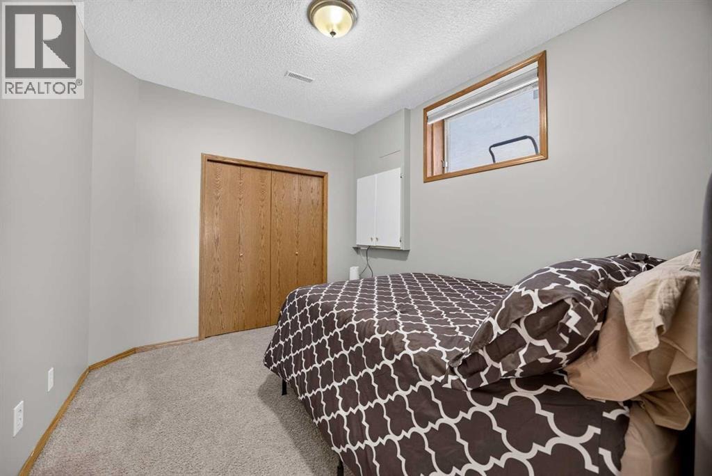 2339 Morris Crescent SE — photo 43