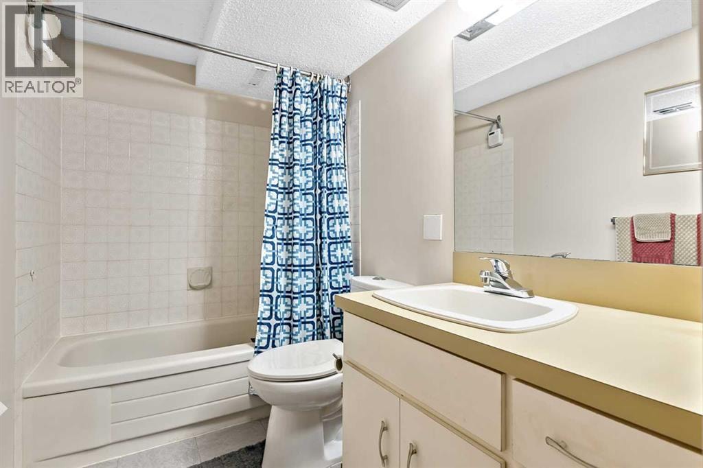 323 Woodvale Crescent SW — photo 23