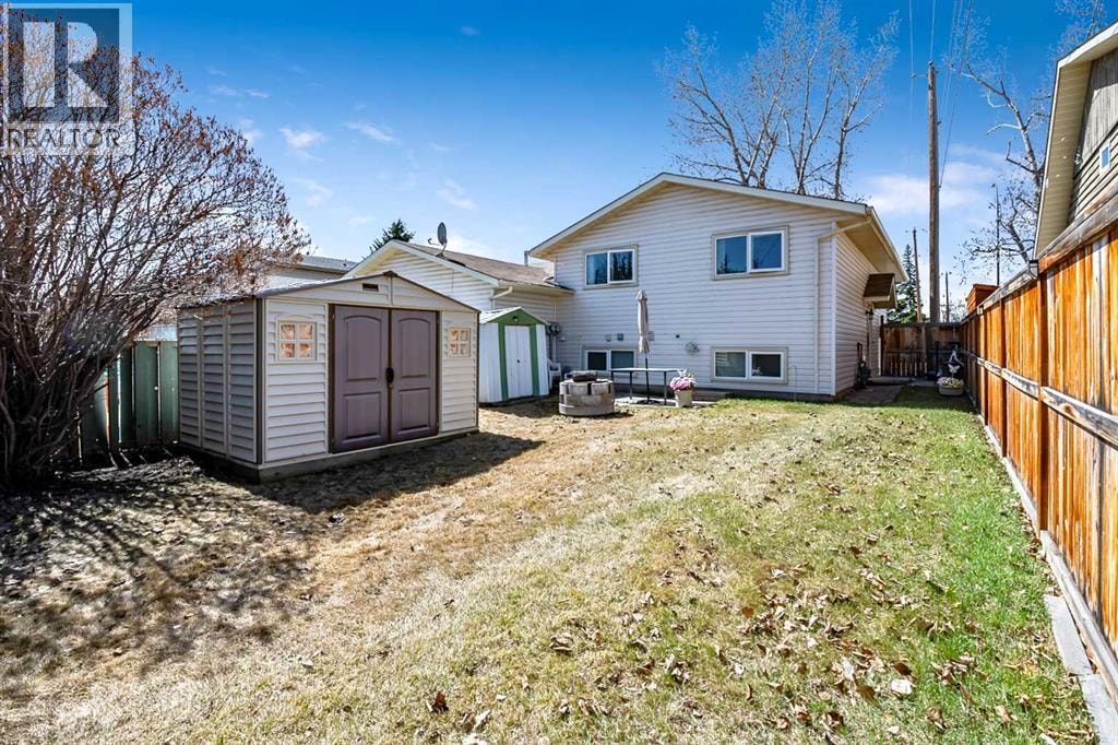 323 Woodvale Crescent SW — photo 25