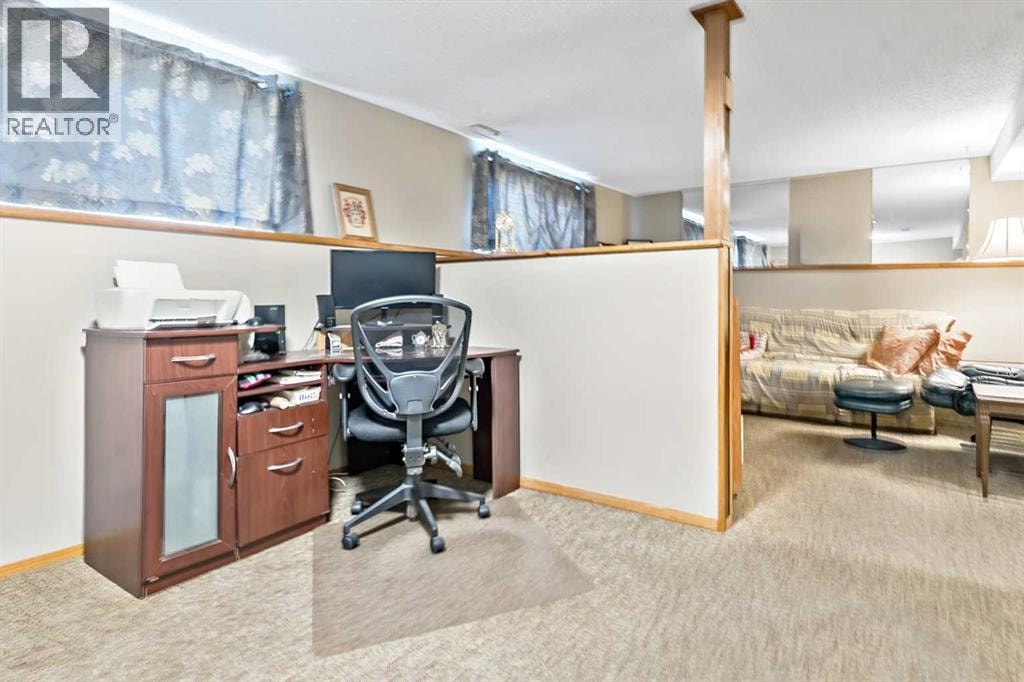 323 Woodvale Crescent SW — photo 20