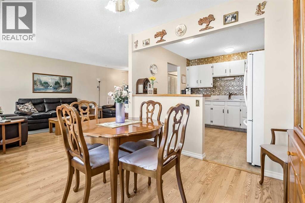 323 Woodvale Crescent SW — photo 8