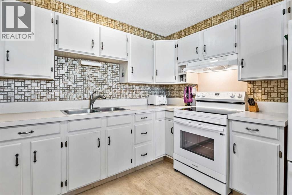 323 Woodvale Crescent SW — photo 10