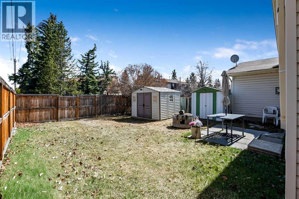 323 Woodvale Crescent SW — photo 24