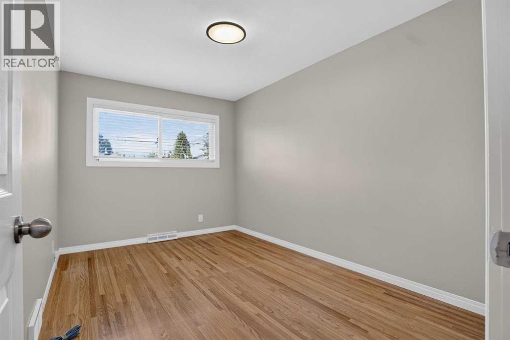 136 41 Avenue NW — photo 13