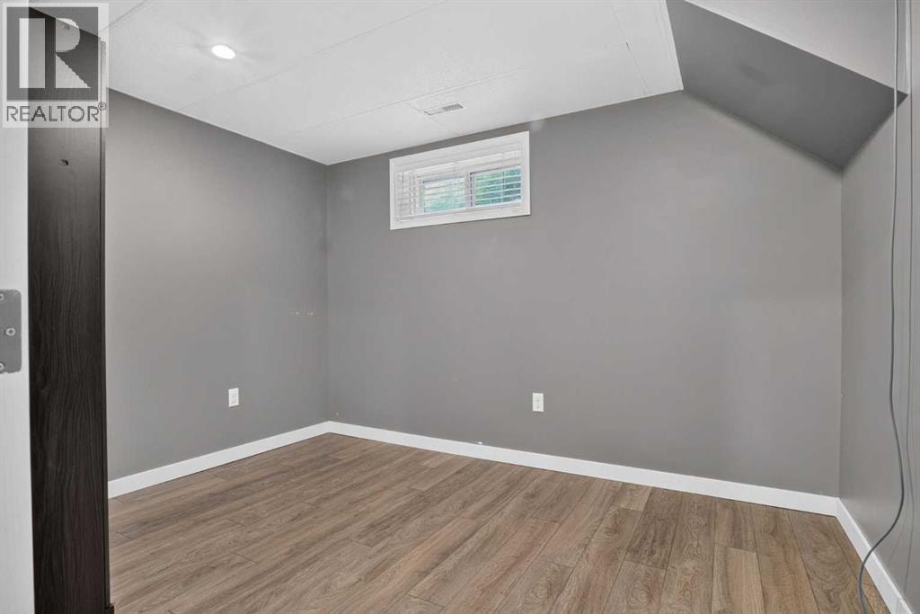 136 41 Avenue NW — photo 23