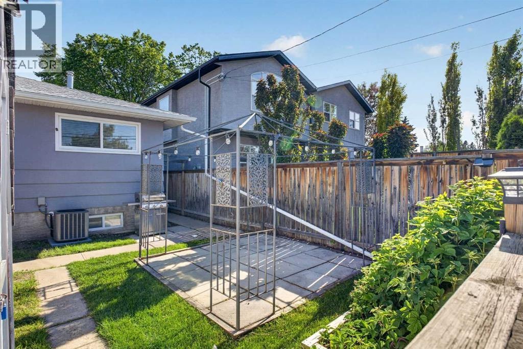 136 41 Avenue NW — photo 33