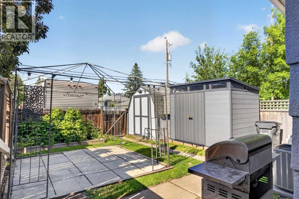136 41 Avenue NW — photo 32