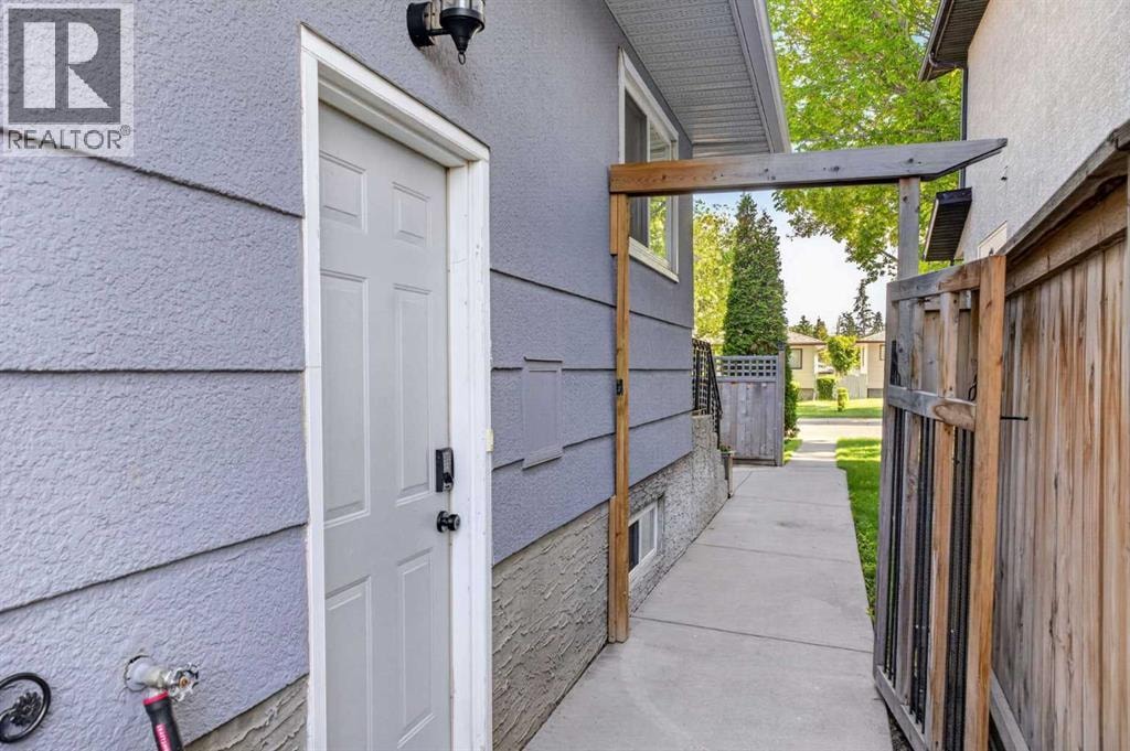 136 41 Avenue NW — photo 30