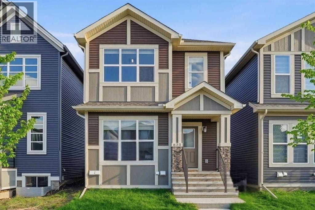 623 Savanna Crescent NE — photo 1