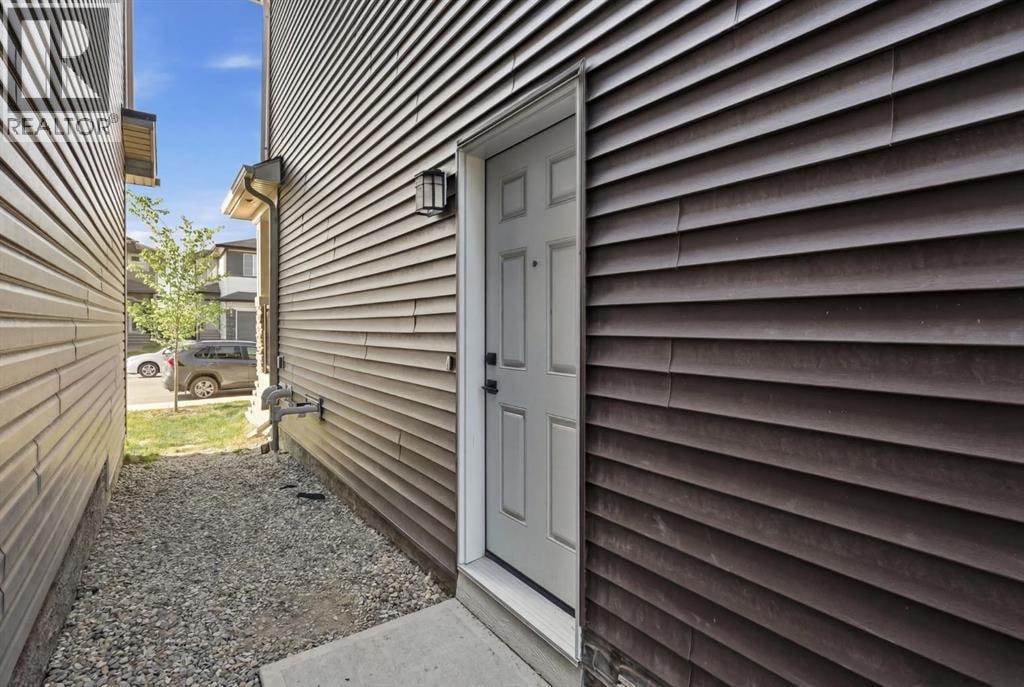 623 Savanna Crescent NE — photo 34