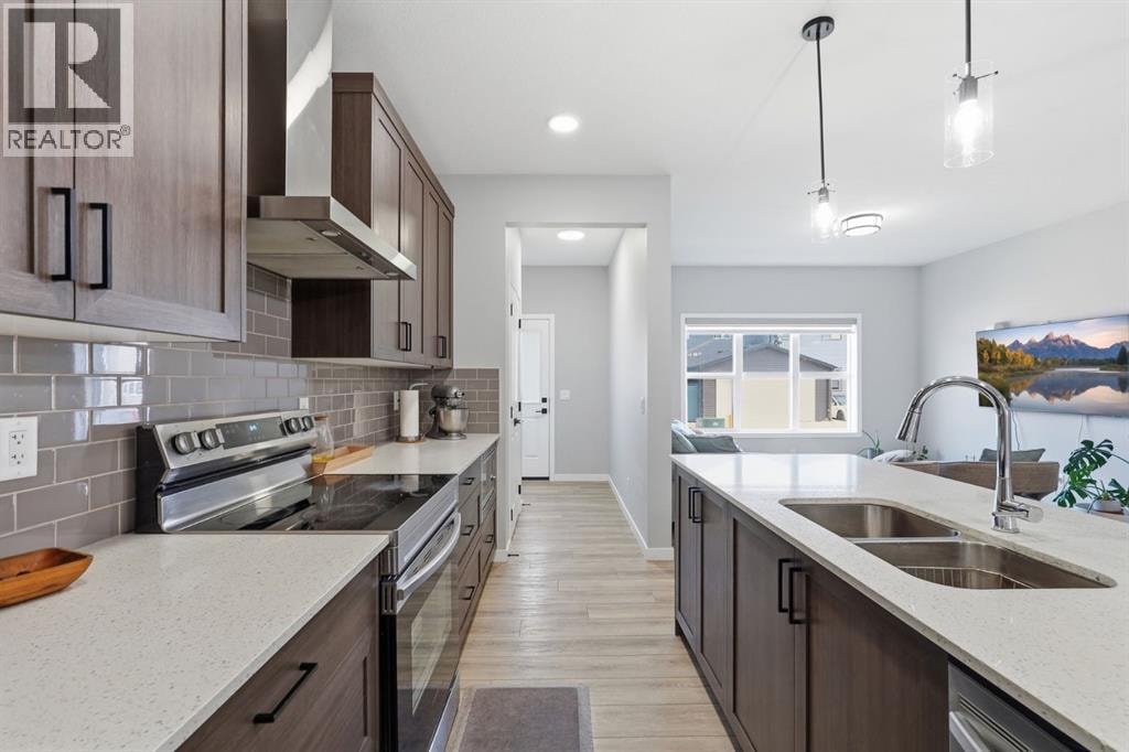 623 Savanna Crescent NE — photo 10