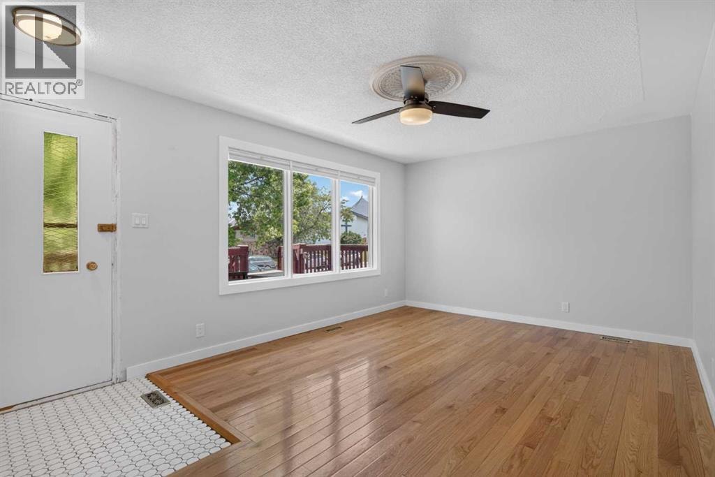 7631 22 Street SE — photo 4