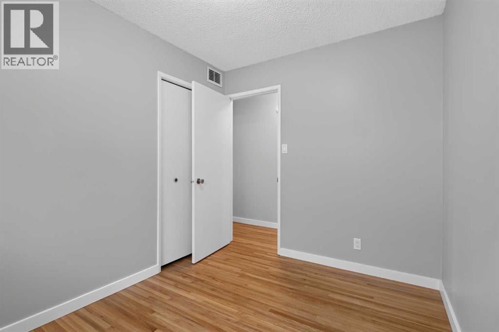 7631 22 Street SE — photo 17