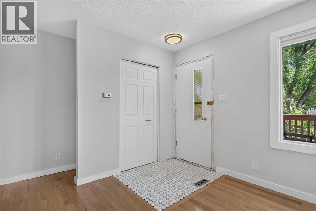 7631 22 Street SE — photo 3