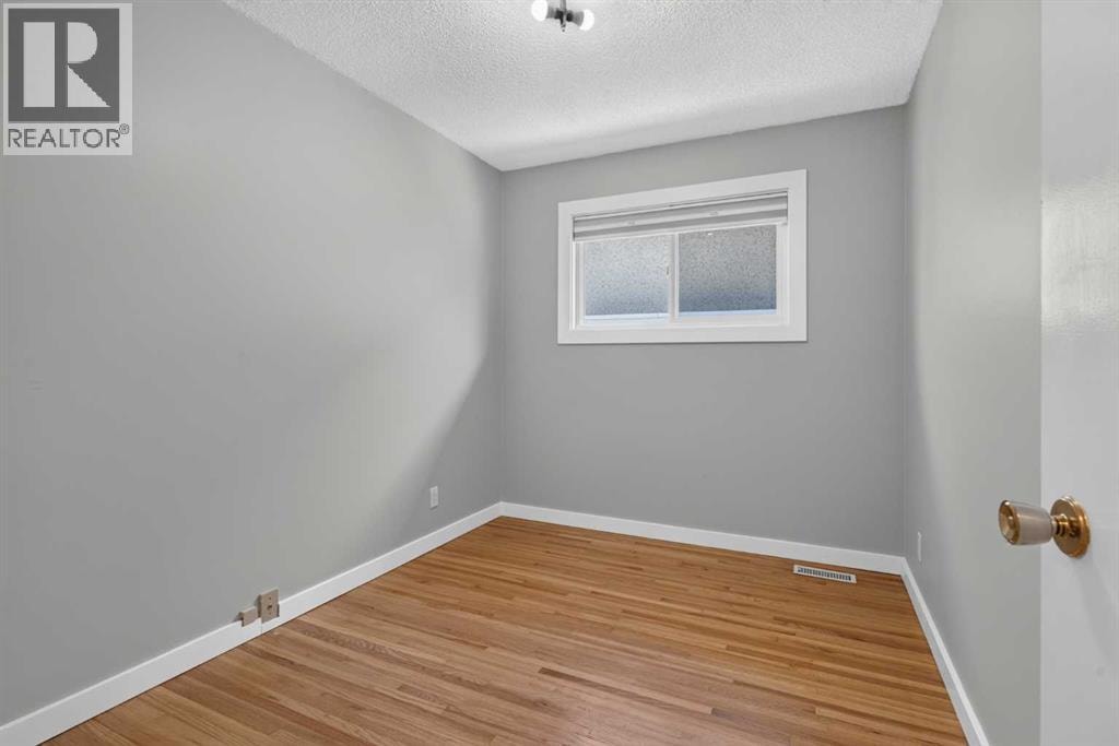 7631 22 Street SE — photo 16