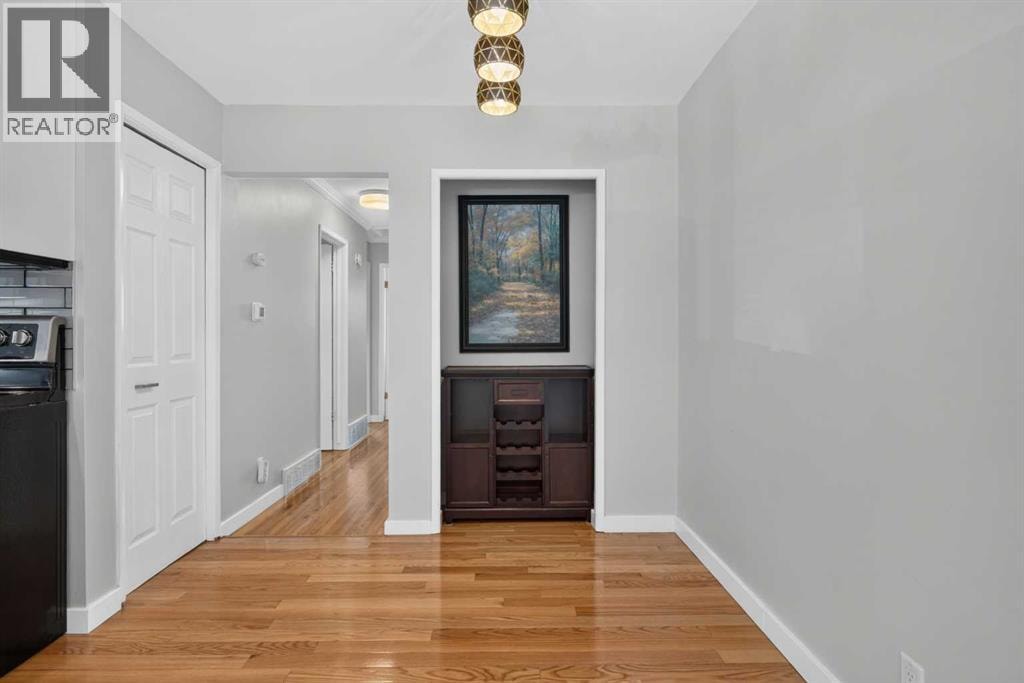 7631 22 Street SE — photo 8